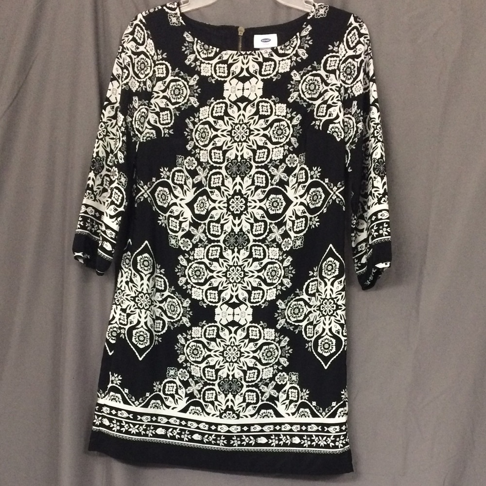 Old Navy Black and White patterned dress